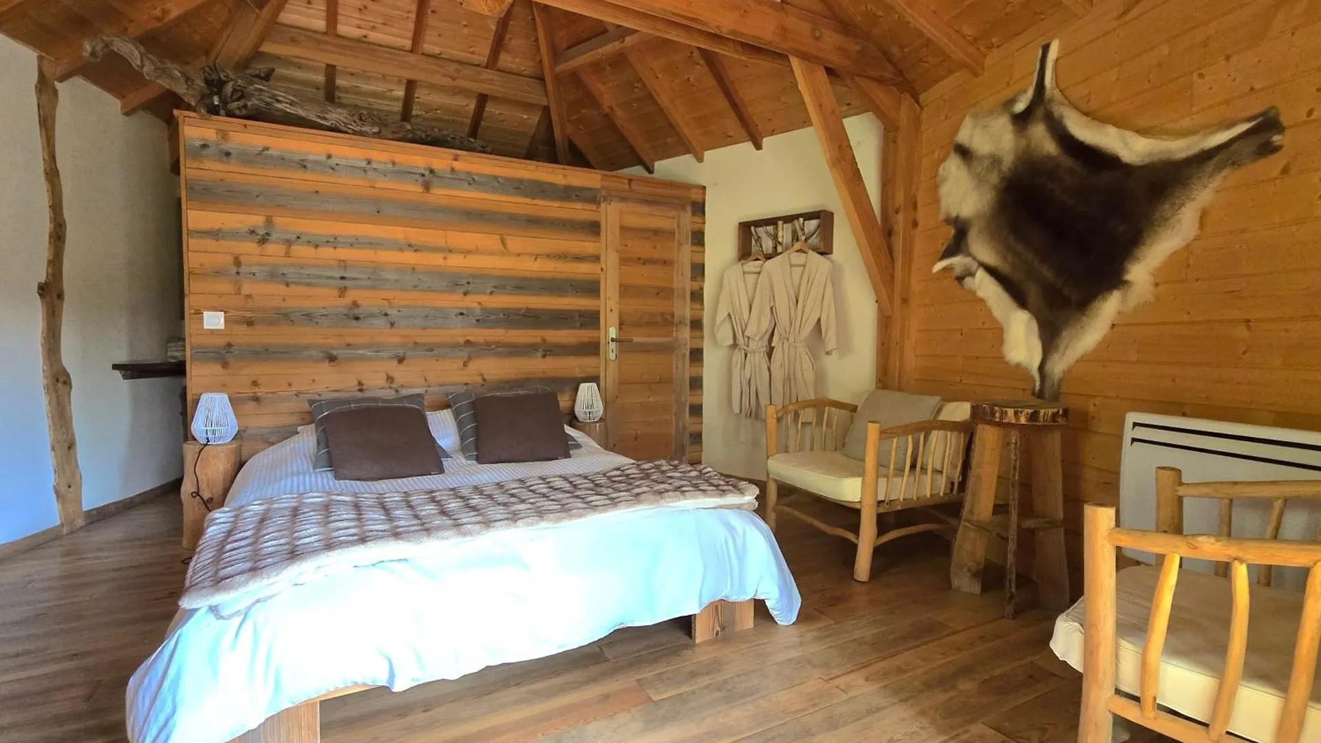 Alpinest - Les Cabanes Du Pas De La Louve 塞雷斯 山林小屋